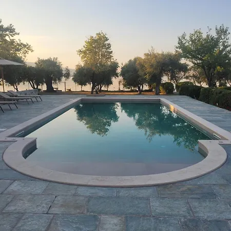 Hébergement de vacances Beachfront House In Olive Grove *
